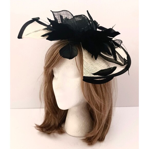New Fascinator Clip On Hat Woven Straw Ivory/Blk Bow w Feathers O/S - Picture 3 of 8